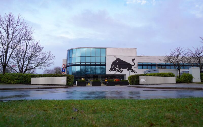 sediul echipei Red Bull din Milton Keynes (Marea Britanie)