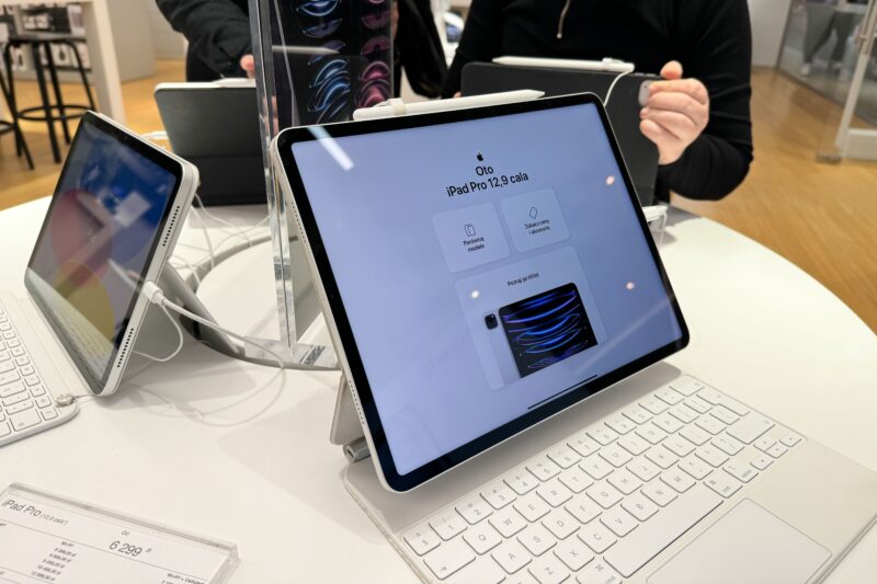 o tabletă iPad Pro într-un magazin Apple