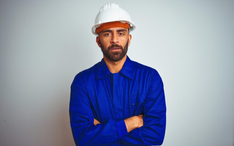 muncitor indian in salopeta