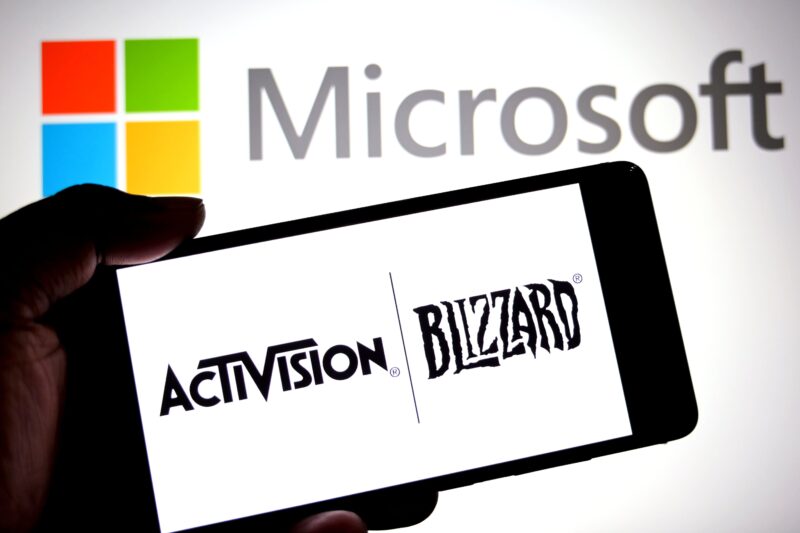 Logo-urile Microsoft și Activision Blizzard