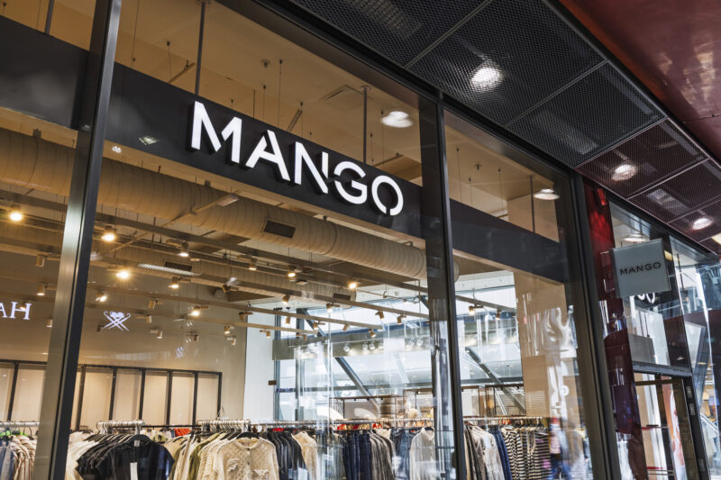 fatada unui magazin mango