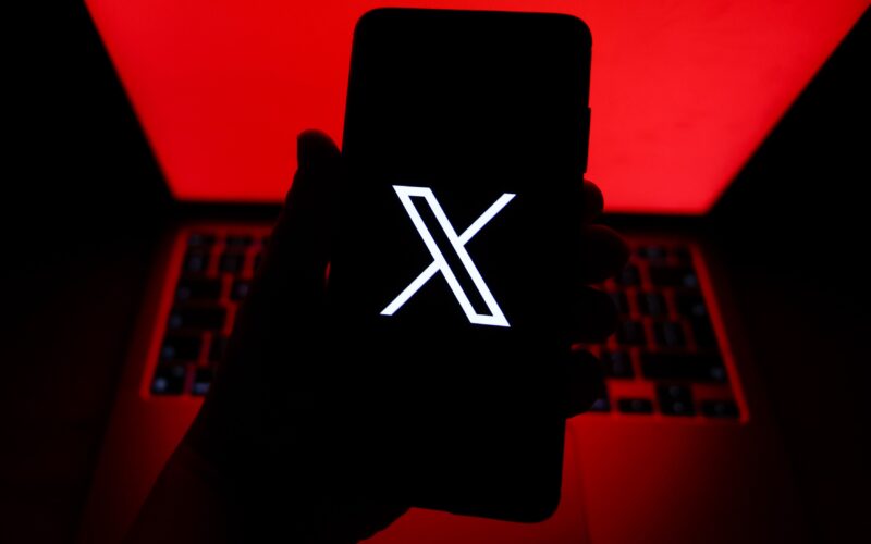 Logo reteua sociala X, detinuta de elon musk