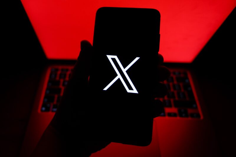 Logo reteua sociala X, detinuta de elon musk