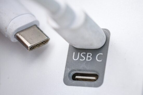 portul si conectorul usb-c