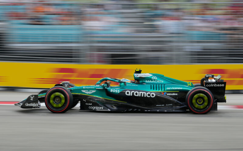 Alonso la volanul monopostului Aston Martin în Singapore