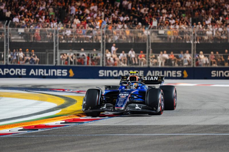 Carlos Sainz la volanul monopostului Williams în Singapore