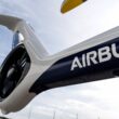 numele airbus scris pe coada unui elicopter