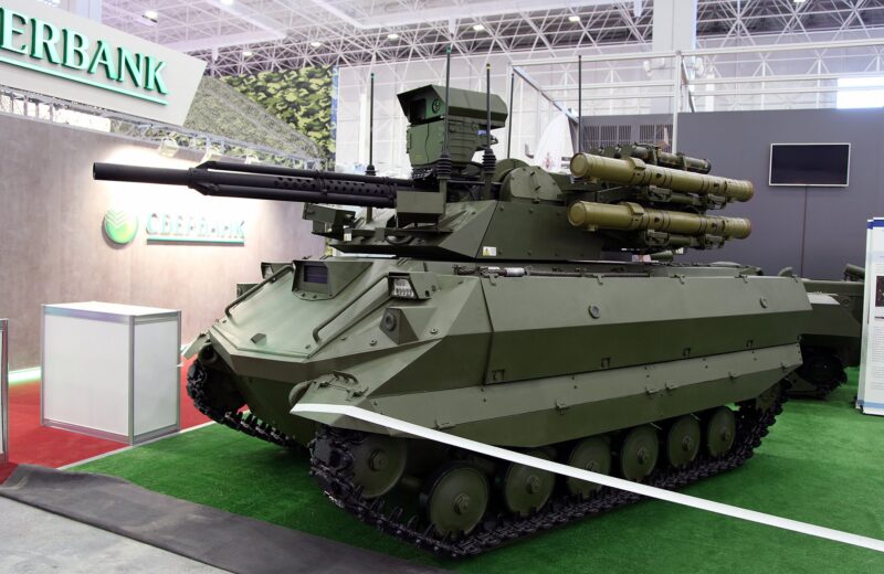 robotul militar uran-9