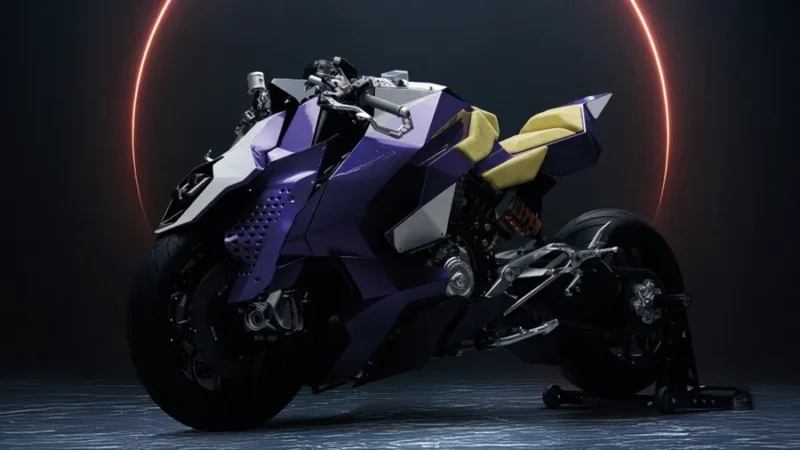 motocicleta custom pe un fundal negru