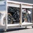 motocicleta neagra retro yamaha in curie originala