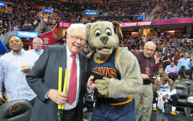 Warren-Buffet-la-un-meci-de-baschet-NBA