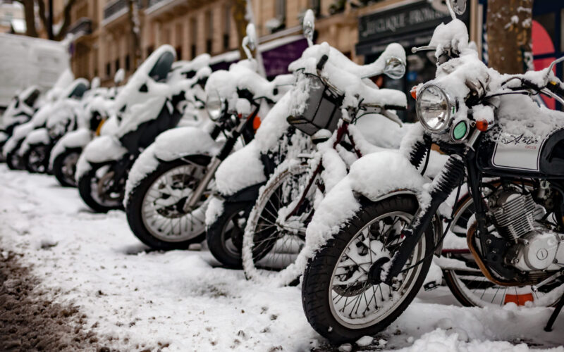 motociclete ninse pe o strada