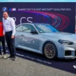 bmw m2 cs de culoare gri pe postament