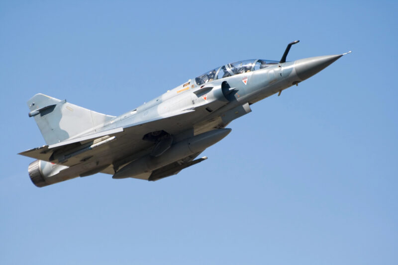 avion mirage 2000 in zbor