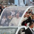 Papa-Francisc-papamobil