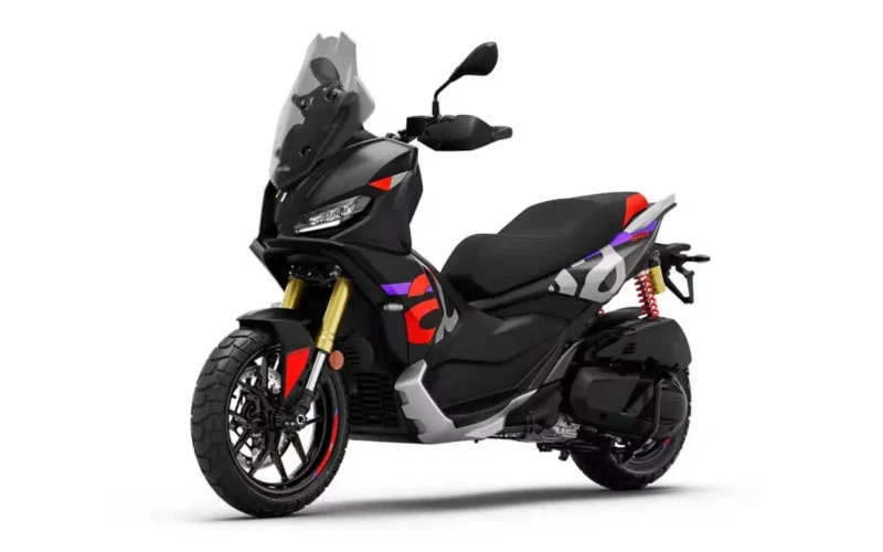 scuter multicolor de cilindree mare pe fundal alb