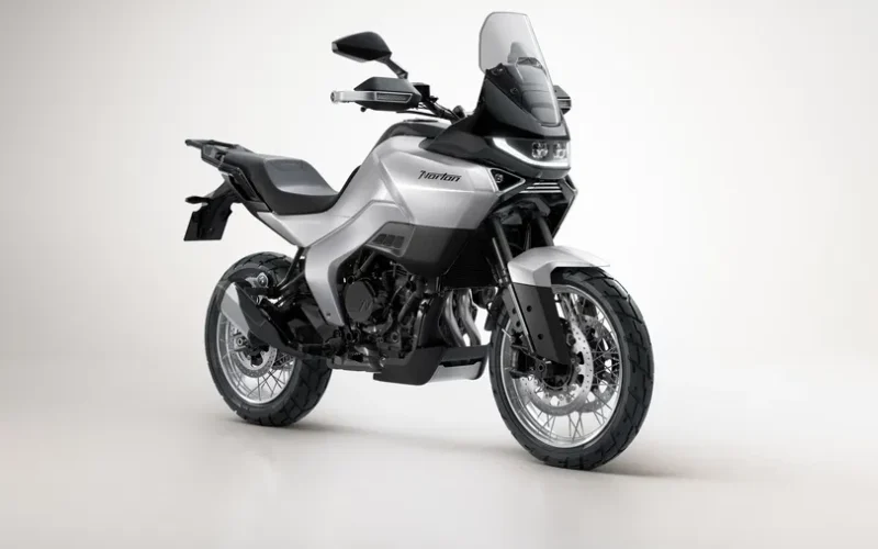 motocicleta adv de culoare gri pe fundal alb