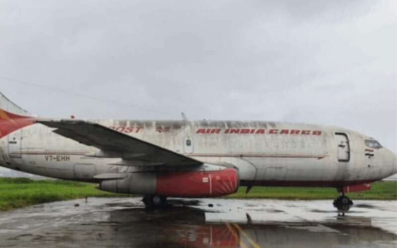 avion utiat in aeroport