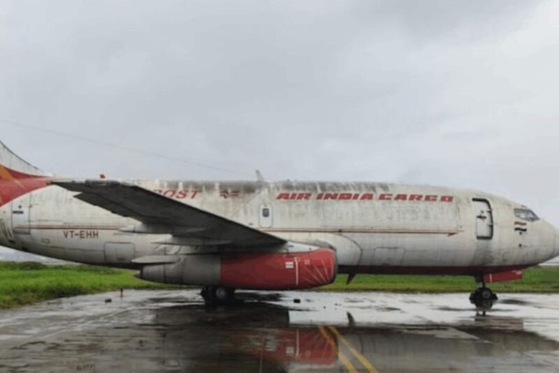 avion utiat in aeroport