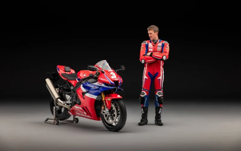 motocicleta super sport rosie