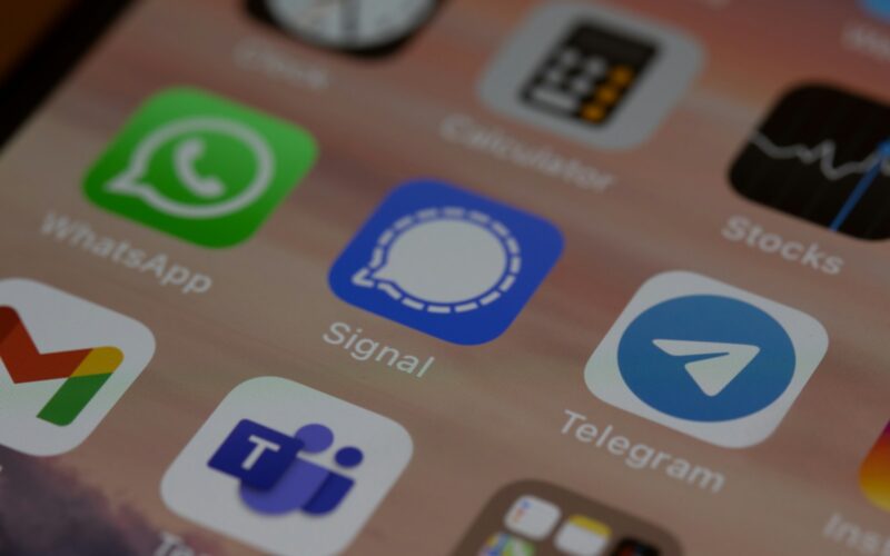 Rusia blochează înregistrările de noi utilizatori pe Telegram și WhatsApp