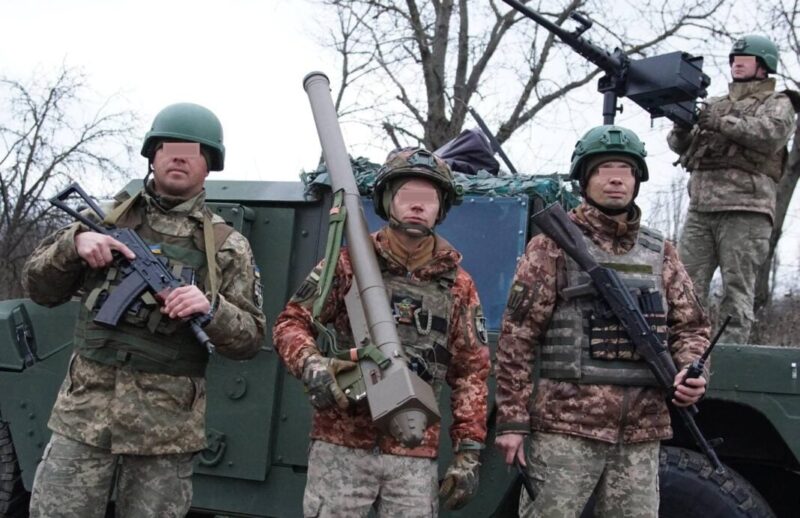 Soldat ucrainean cu un sistem MANPADS de producție chineză