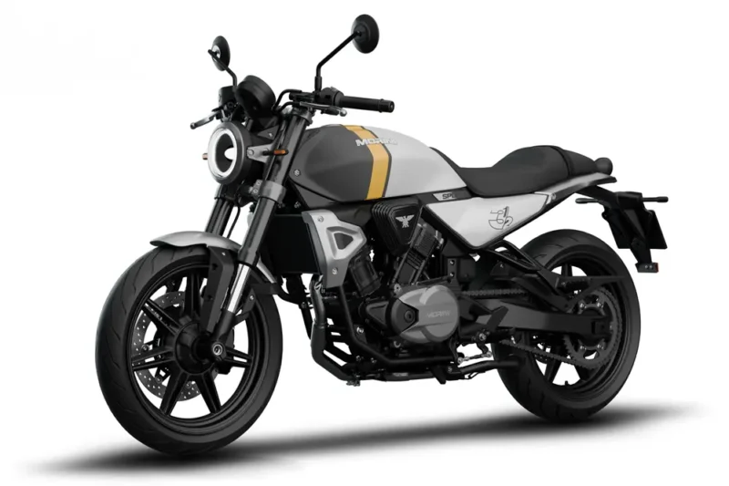 motocicleta retro clasica pe fundal alb