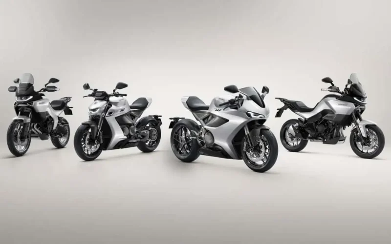 linie motociclete norton de culoare gri pe fundal gri