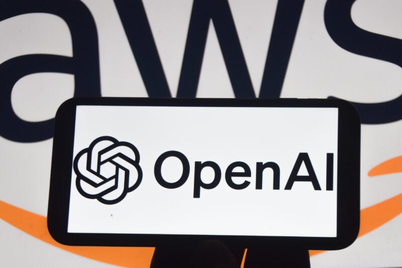 Colaborare in domeniul inteligentei artificiale intre OpenAI si Amanzon