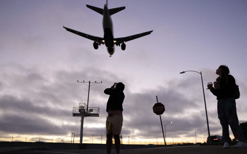avion-trafic-aerian-decolare-aterizare