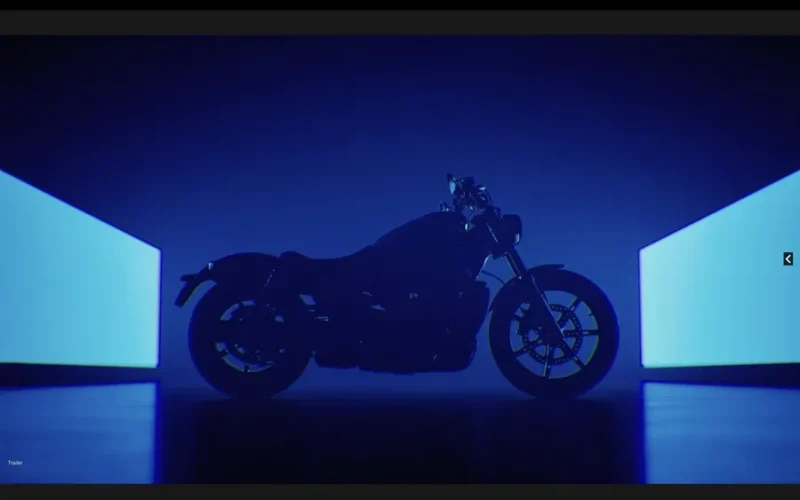 umbra motocicleta retro pe fundal albastru