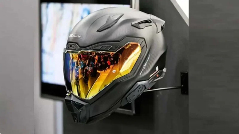 casca moto de culoare neagrea