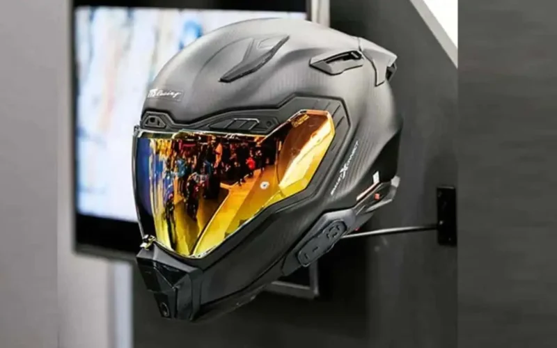 casca moto de culoare neagrea