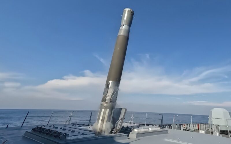 Lansarea unei rachete Zircon de pe o navă.