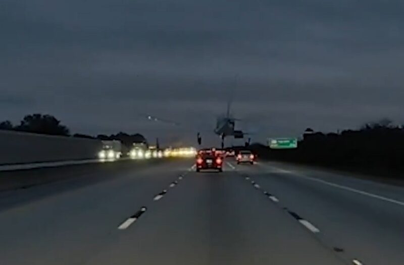 Prăbușirea unui avion pe autostradă