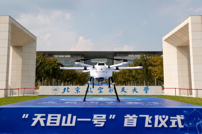 Dronă alimentată cu hidrogen