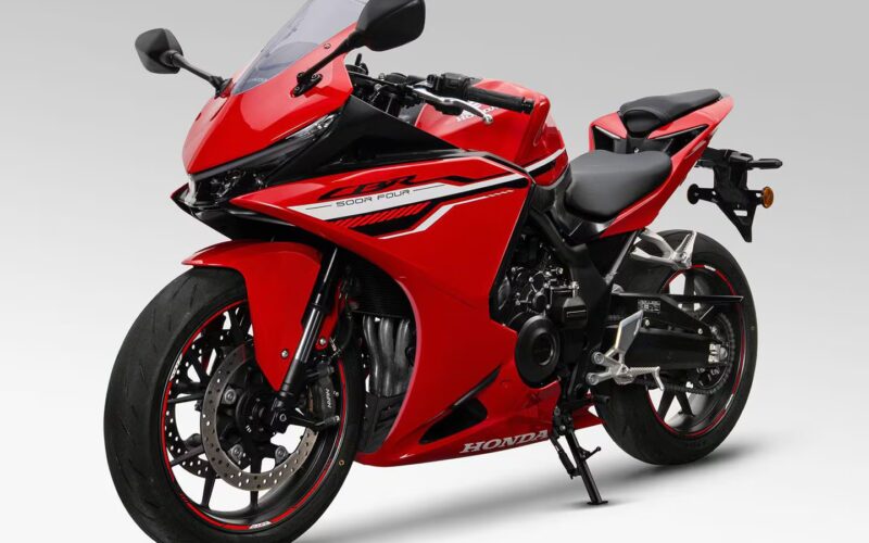 motocicleta honda rosie super sport cu 4 cilindri