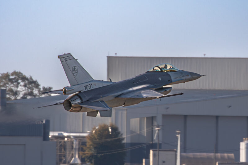 Avion F-16
