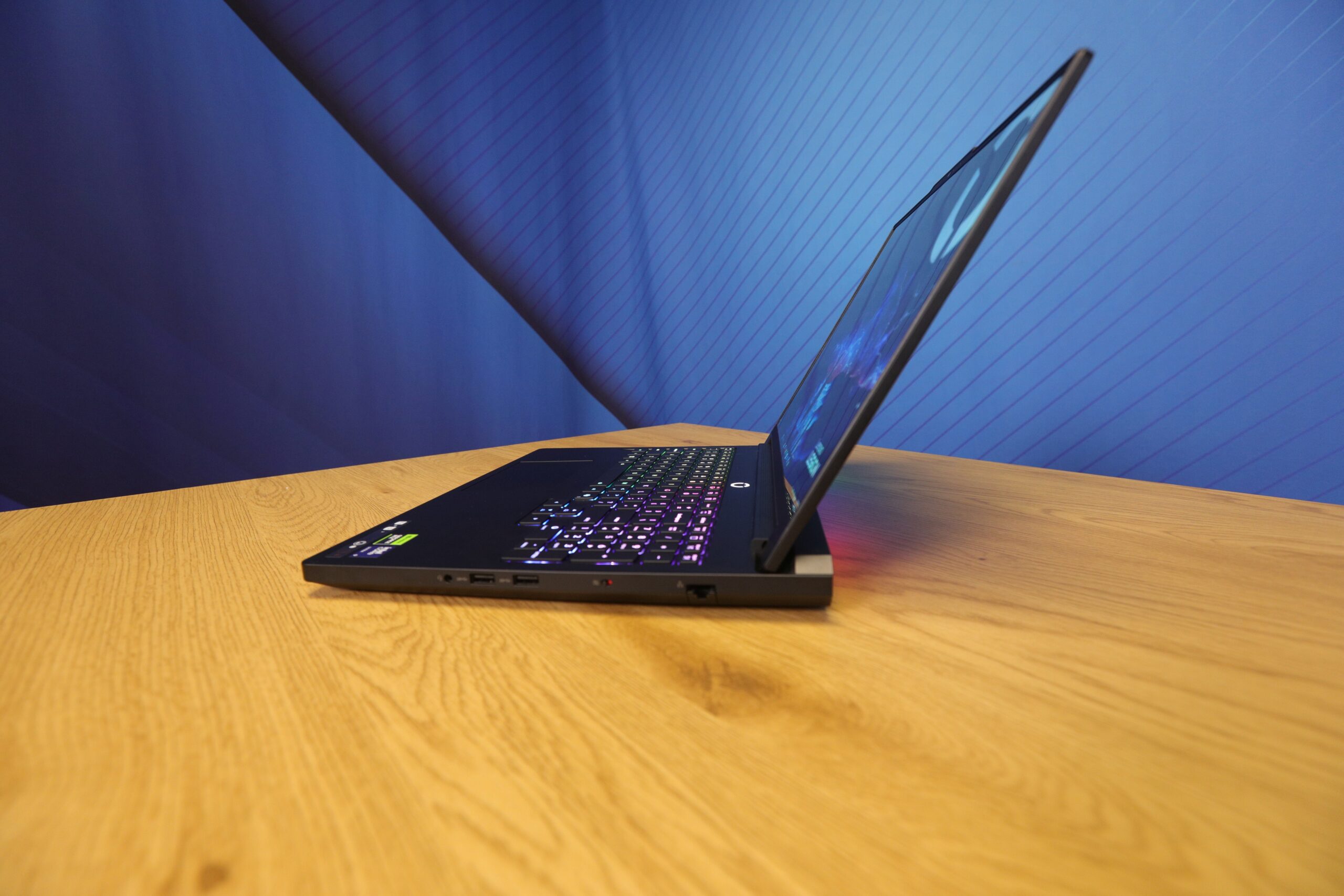 laptop-lenovo-legion-pro-7-nvidia