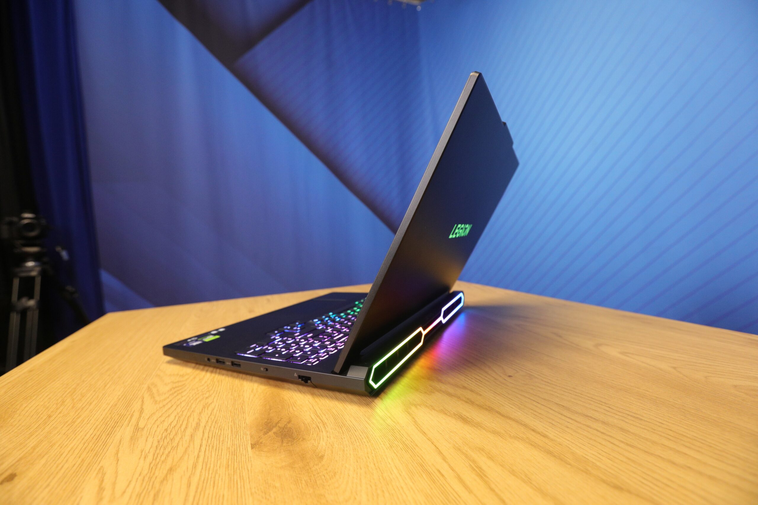 laptop-lenovo-legion-pro-7-nvidia