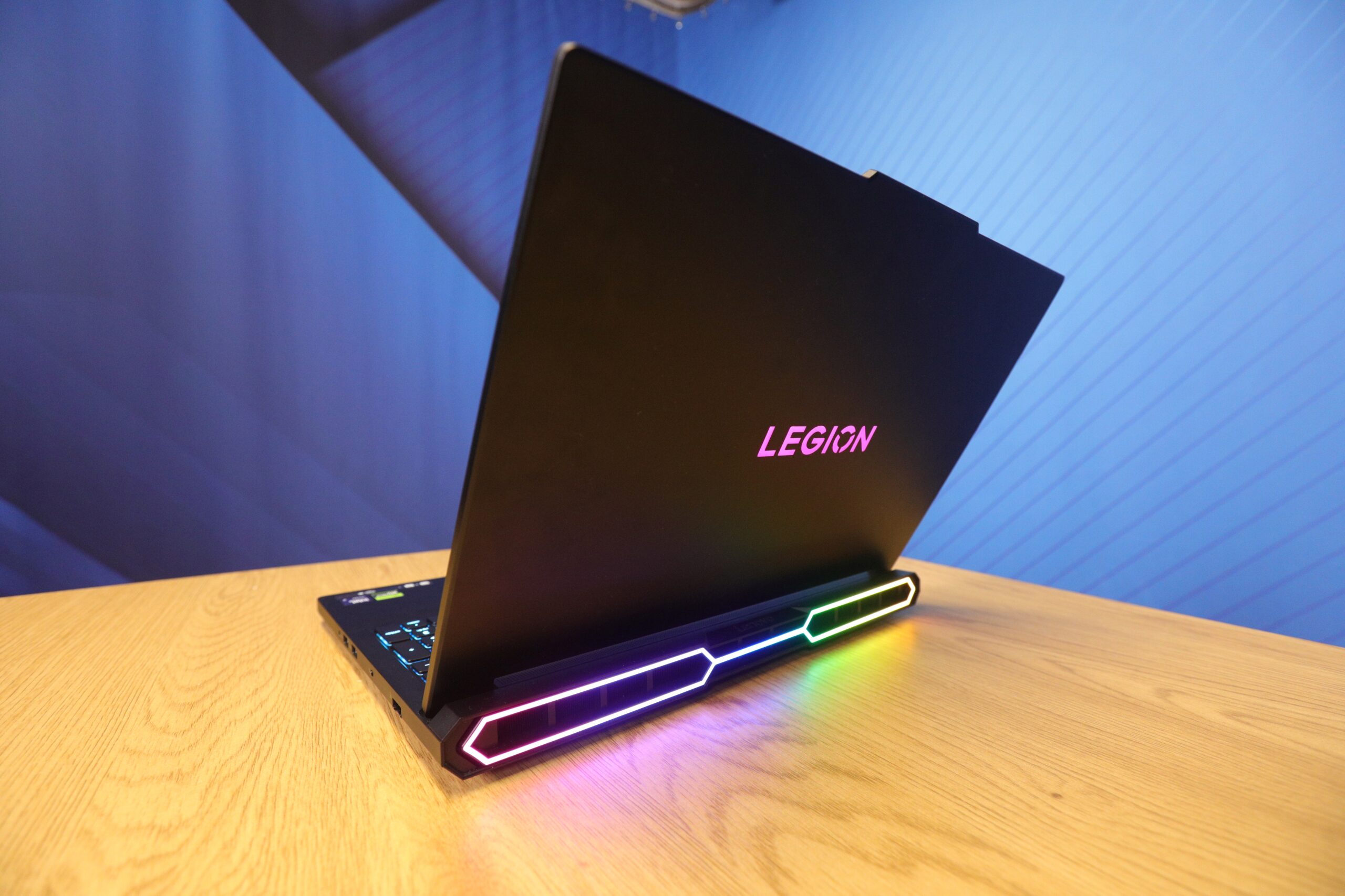 laptop-lenovo-legion-pro-7-nvidia