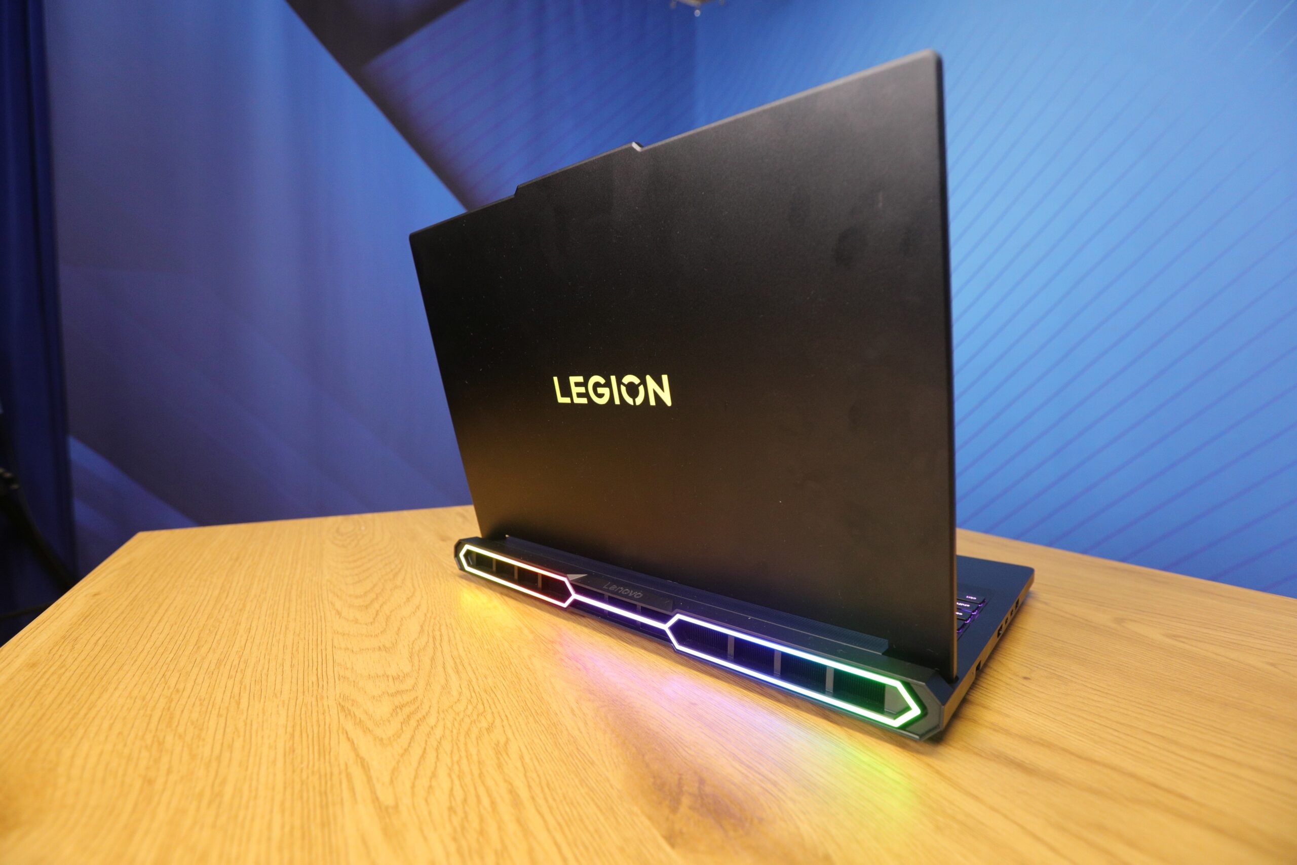 laptop-lenovo-legion-pro-7-nvidia