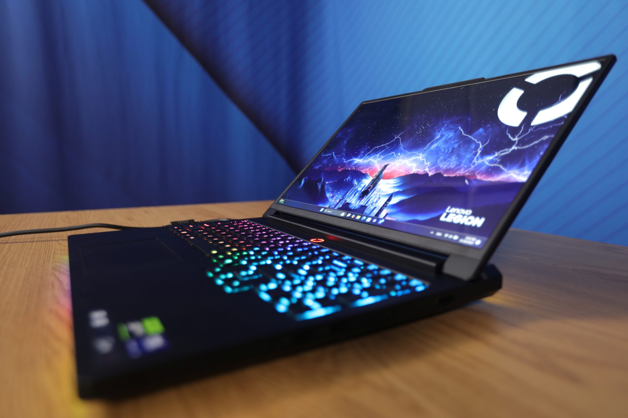 laptop-lenovo-legion-pro-7-nvidia