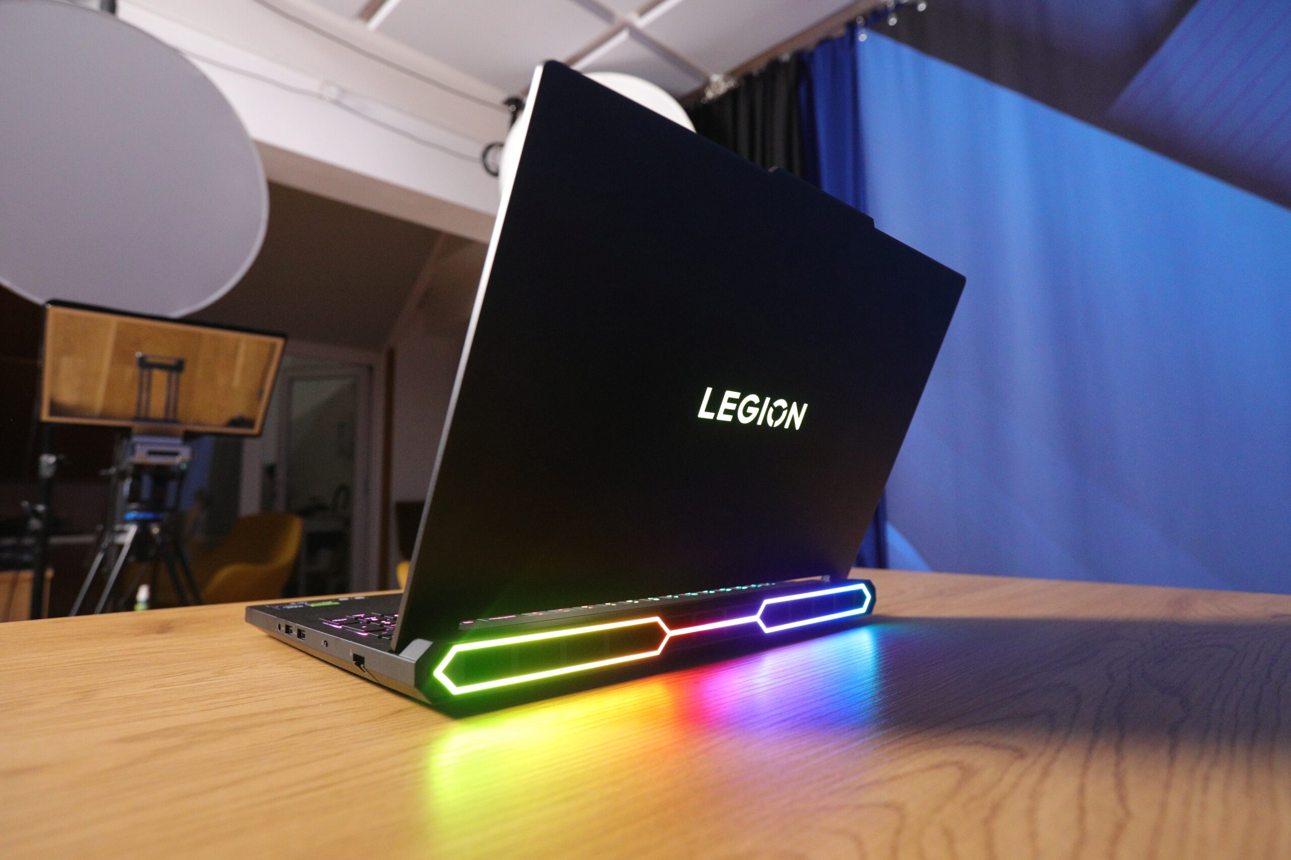 laptop-lenovo-legion-pro-7-nvidia