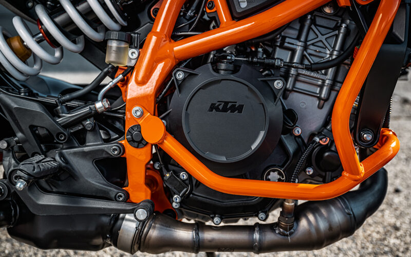 motor negru de motocicleta