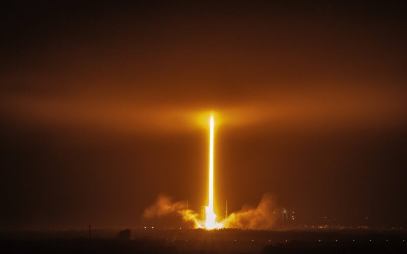 Rachetă Long March care transportă un satelit Shijian-25