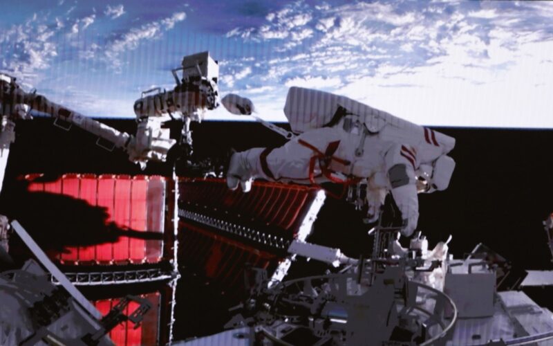 Acțiune extravehiculară pe stația spațială Tiangong