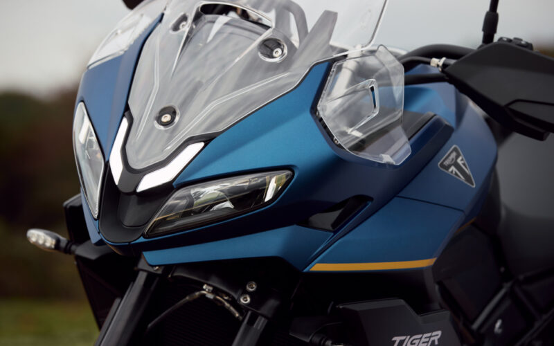 bot de motocicleta albastra in prim plan