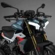 far motocicleta naked benelli pe fundal gri