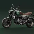 motocicleta scrambler de culoare verde pe fundal verde